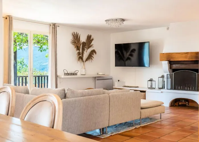 Villa 5 Chambres, Sauna, Piscine Et Vue Mer. - 5 Chambres, Sauna, Piscine Et Vue Mer. Mae-2513 *