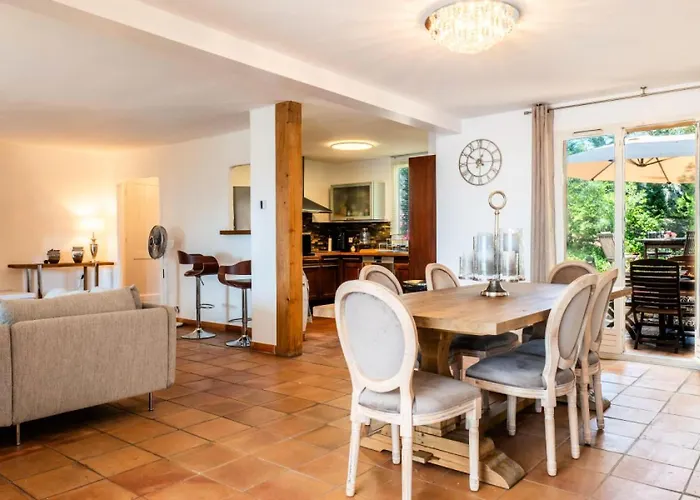 Villa 5 Chambres, Sauna, Piscine Et Vue Mer. - 5 Chambres, Sauna, Piscine Et Vue Mer. Mae-2513 *