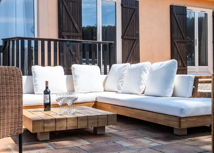 Villa 5 Chambres, Sauna, Piscine Et Vue Mer. - 5 Chambres, Sauna, Piscine Et Vue Mer. Mae-2513 *