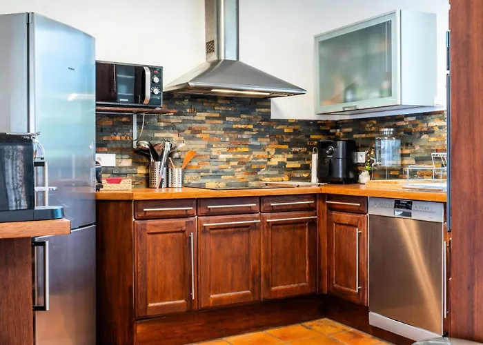 5 Chambres, Sauna, Piscine Et Vue Mer. - 5 Chambres, Sauna, Piscine Et Vue Mer. Mae-2513 *