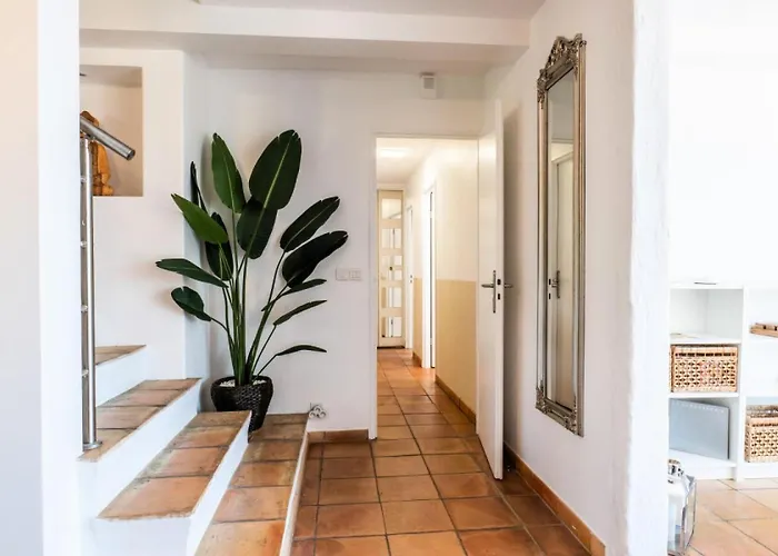 Villa 5 Chambres, Sauna, Piscine Et Vue Mer. - 5 Chambres, Sauna, Piscine Et Vue Mer. Mae-2513 *