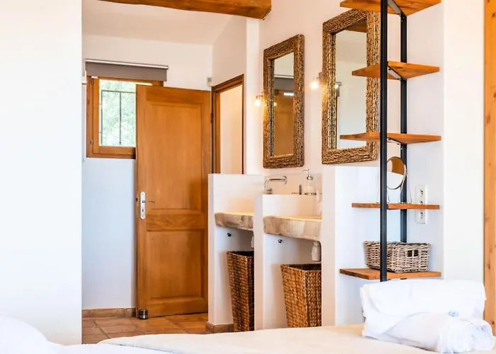 Villa 5 Chambres, Sauna, Piscine Et Vue Mer. - 5 Chambres, Sauna, Piscine Et Vue Mer. Mae-2513 *