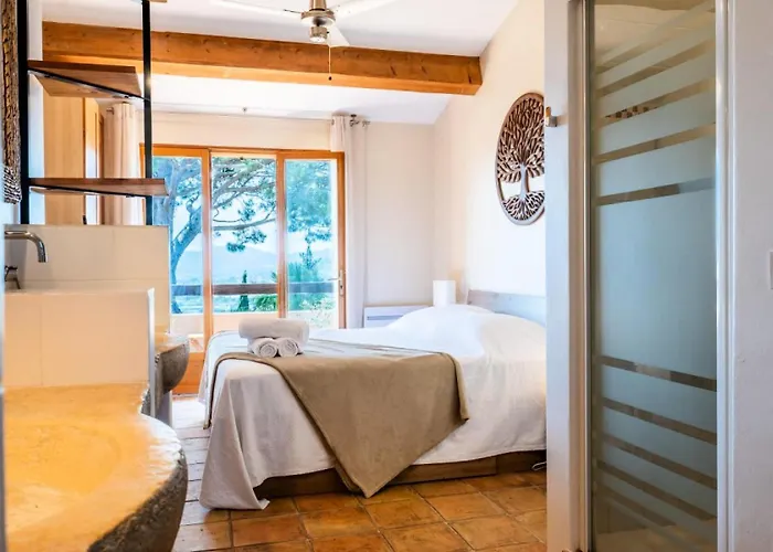 5 Chambres, Sauna, Piscine Et Vue Mer. - 5 Chambres, Sauna, Piscine Et Vue Mer. Mae-2513