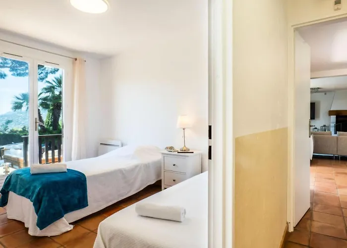 5 Chambres, Sauna, Piscine Et Vue Mer. - 5 Chambres, Sauna, Piscine Et Vue Mer. Mae-2513 Villa