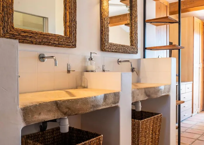 Villa 5 Chambres, Sauna, Piscine Et Vue Mer. - 5 Chambres, Sauna, Piscine Et Vue Mer. Mae-2513 *