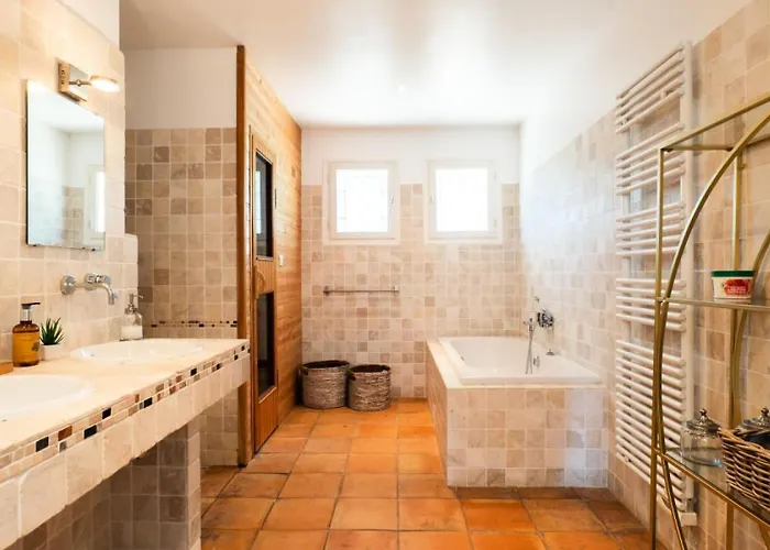 5 Chambres, Sauna, Piscine Et Vue Mer. - 5 Chambres, Sauna, Piscine Et Vue Mer. Mae-2513 * La Rochette (Alpes-de-Haute-Provence)