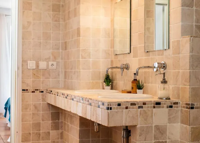 5 Chambres, Sauna, Piscine Et Vue Mer. - 5 Chambres, Sauna, Piscine Et Vue Mer. Mae-2513 Villa