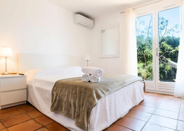 5 Chambres, Sauna, Piscine Et Vue Mer. - 5 Chambres, Sauna, Piscine Et Vue Mer. Mae-2513 * La Rochette (Alpes-de-Haute-Provence)