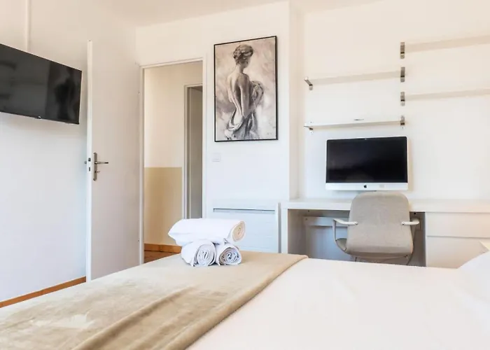 5 Chambres, Sauna, Piscine Et Vue Mer. - 5 Chambres, Sauna, Piscine Et Vue Mer. Mae-2513