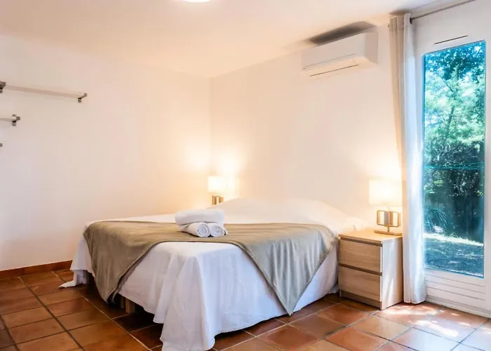 Villa 5 Chambres, Sauna, Piscine Et Vue Mer. - 5 Chambres, Sauna, Piscine Et Vue Mer. Mae-2513