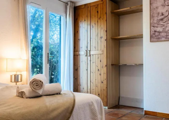 5 Chambres, Sauna, Piscine Et Vue Mer. - 5 Chambres, Sauna, Piscine Et Vue Mer. Mae-2513 Villa *