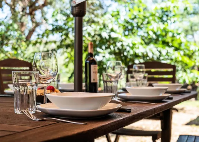 5 Chambres, Sauna, Piscine Et Vue Mer. - 5 Chambres, Sauna, Piscine Et Vue Mer. Mae-2513